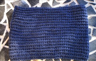 Braga de cuello de punto azul marino