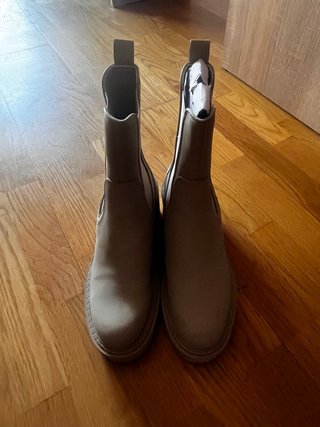 Botines de caucho beis