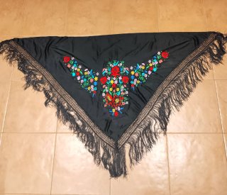 Mantón Bordado Negro con Flores