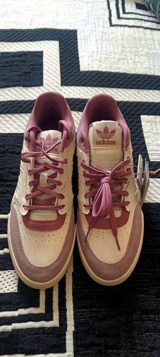 Zapatillas Adidas Beige y Moradas