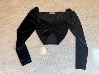 Top de terciopelo negro Stradivarius
