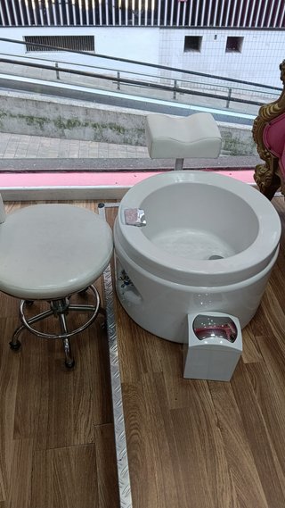 Lavabo de pies para pedicura. (Lavabo y silla)