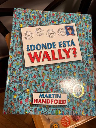 ¿Dónde está Wally? / ¿Where's Waldo?