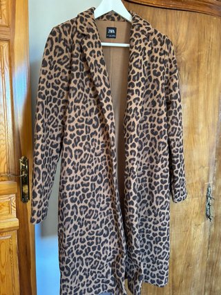 Abrigo de leopardo Zara