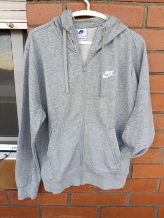 Chaqueta Nike Gris con Capucha
