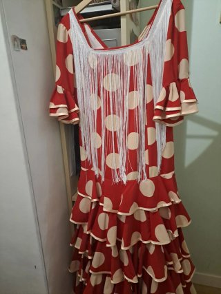 Vestido de flamenca rojo y beige