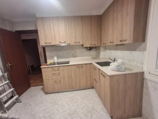 Cocina de madera en L