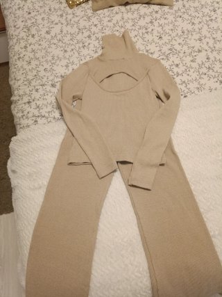 Conjunto de Jersey y Pantalón Beige Talla M