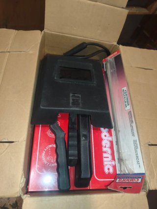 Soldadora con careta y electrodos