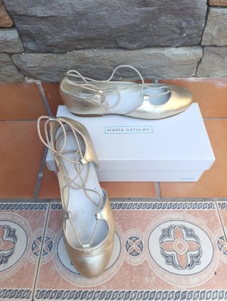 Zapatos Dorados Maria Catalán