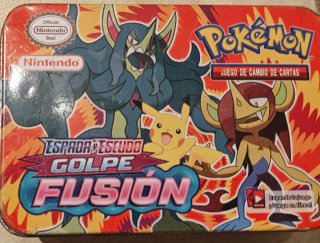 Paquete de 100 cartas Pokemón mezcladas.
