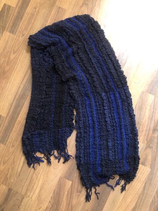 Bufanda de punto negra y azul