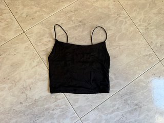 Top negro de tirantes finos