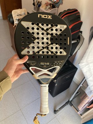 Pala de Pádel Nox AT10 Genius 18K 2026