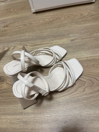 Sandalias de tacón Lefties beis