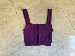 Top morado de canalé