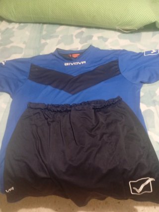 Conjunto de Fútbol Givova Azul y Negro