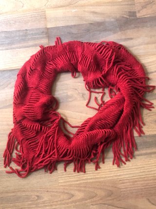 Bufanda Circular Roja con Flecos