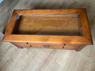 Mesa pequeña de salón