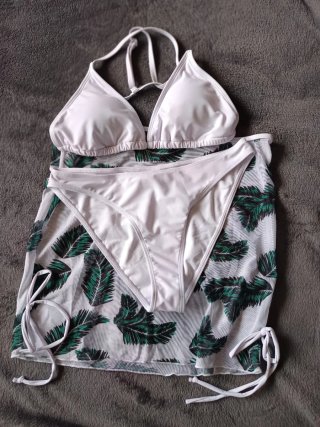 Pareo, bikini en triangulo y braguita clasica