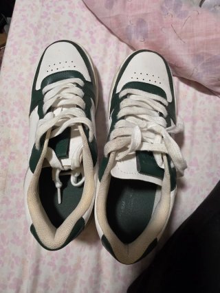 Zapatillas Blancas y Verdes
