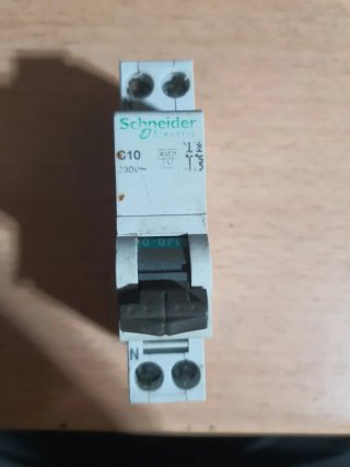 Magnetotérmico Schneider Electric C10