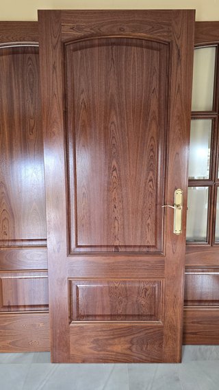 Lote de 4 PUERTAS NUEVAS de madera maciza