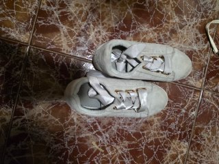 Zapatillas Grises con Cordones
