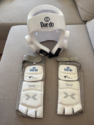 Casco y protecciones Daedo Taekwondo