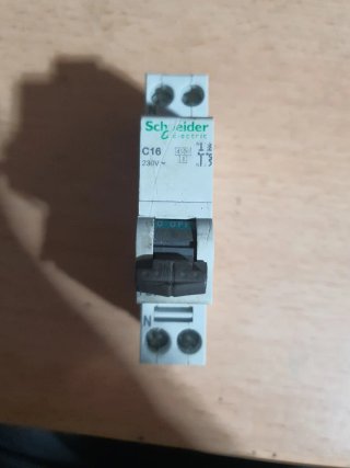 Magnetotérmico Schneider C16 230V