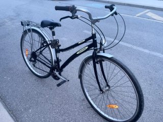 Bicicleta de paseo Decathlon negra