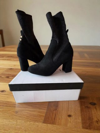 Botines calcetín negros con perlas
