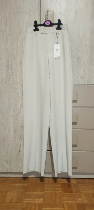 Pantalón Stradivarius Beige