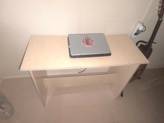 Mesa de escritorio de madera