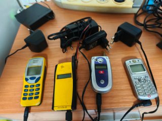 Lote de 4 Teléfonos Antiguos para coleccion