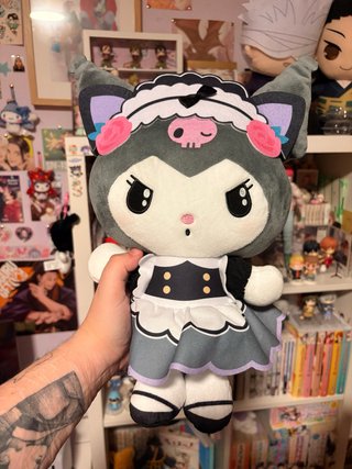 Peluche Kuromi con traje maid
