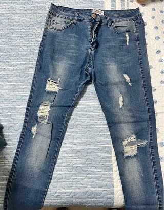 Pantalón Vaquero Azul con Roturas
