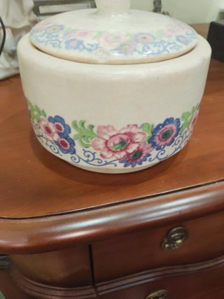 Joyero de cerámica con motivos florales