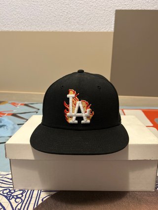 Gorra Negra con Logo LA