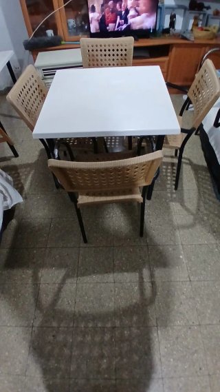 Juego de mesa y 4 sillas para terraza