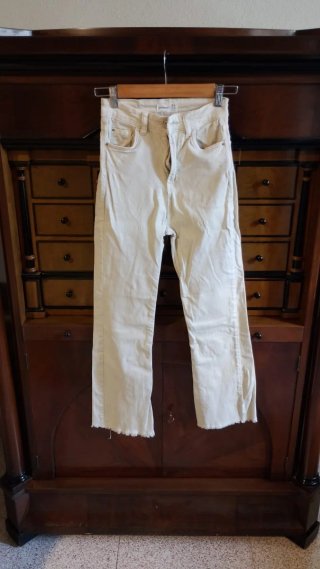 Jeans Beige Cropped Stradivarius Talla 34