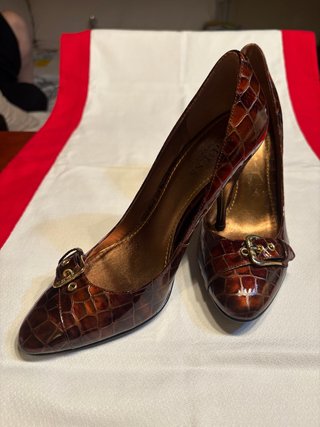 Zapatos de tacón Guess efecto piel cocodrilo, T-37