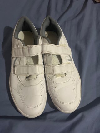 Zapatillas Blancas con Cierre de Velcro