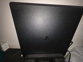 Consola PlayStation 4 (PS4) Slim Negra