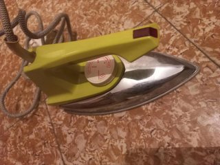 Plancha de Ropa Vintage Verde