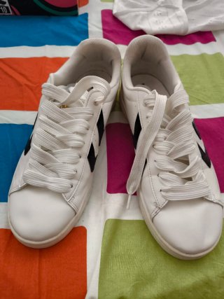 Zapatillas Hummel Blancas y Negras
