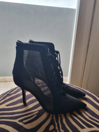 Botines Zara Negros con Rejilla
