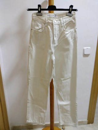 Pantalón vaquero blanco Stradivarius