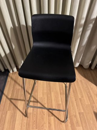 4 Taburetes Altos IKEA Negros