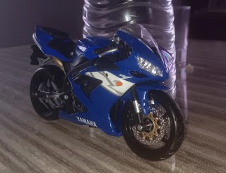 Moto Yamaha R1 Escala 1:12